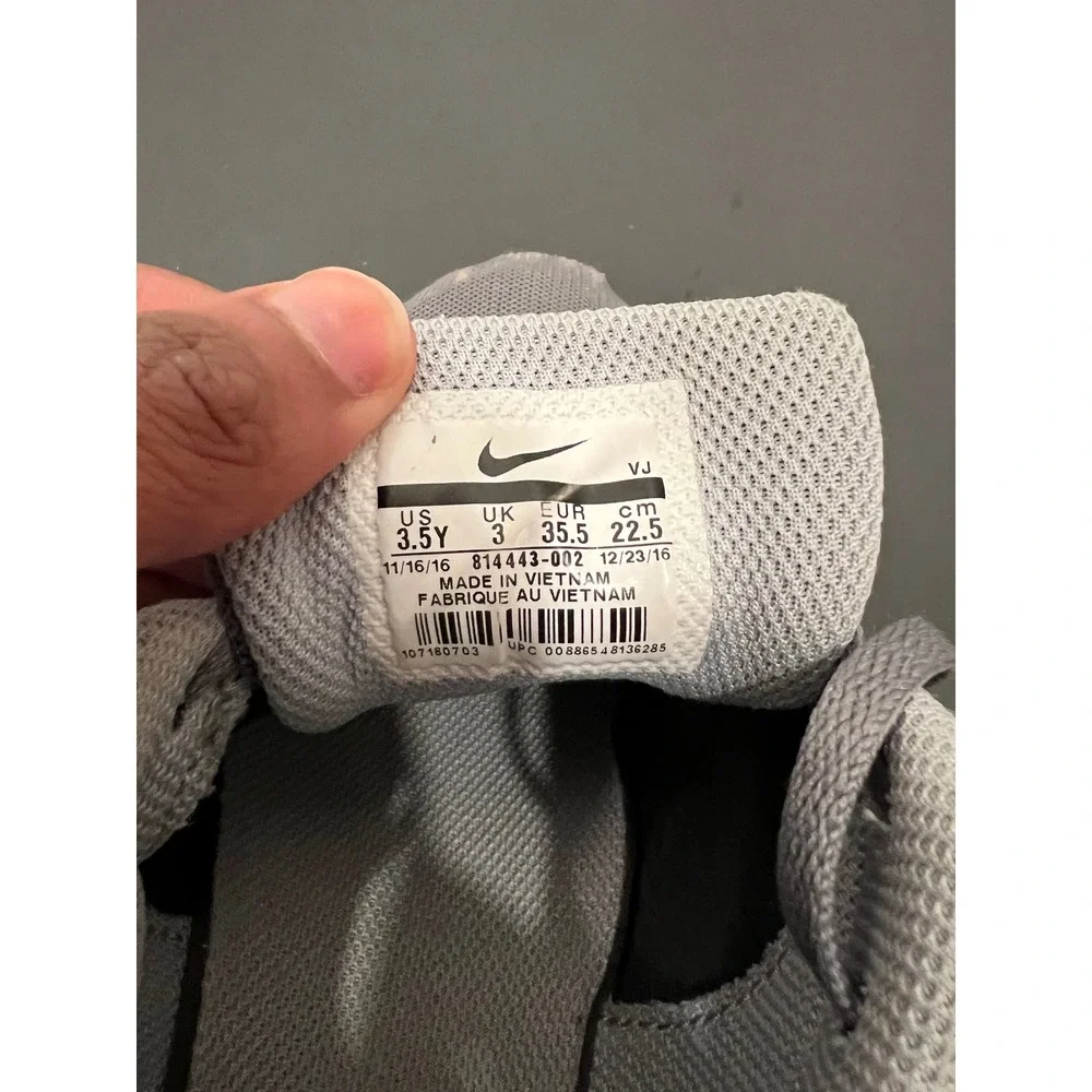 Nike Air Max Tavas GS Running Sneakers Kid's 3.5 Grey White Mesh Upper Round Toe